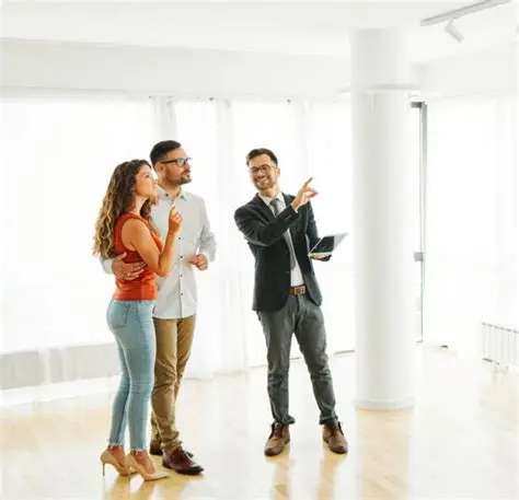 couple with realtor